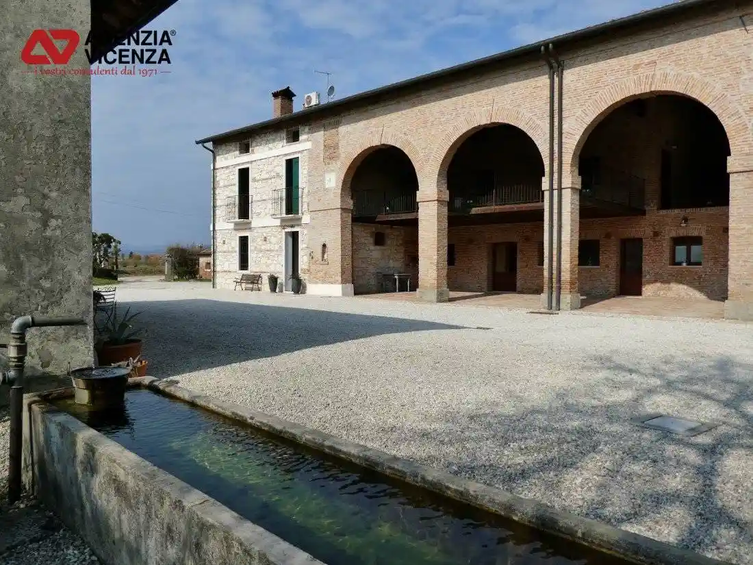 Rustico - Casale in vendita a Monticello Conte Otto