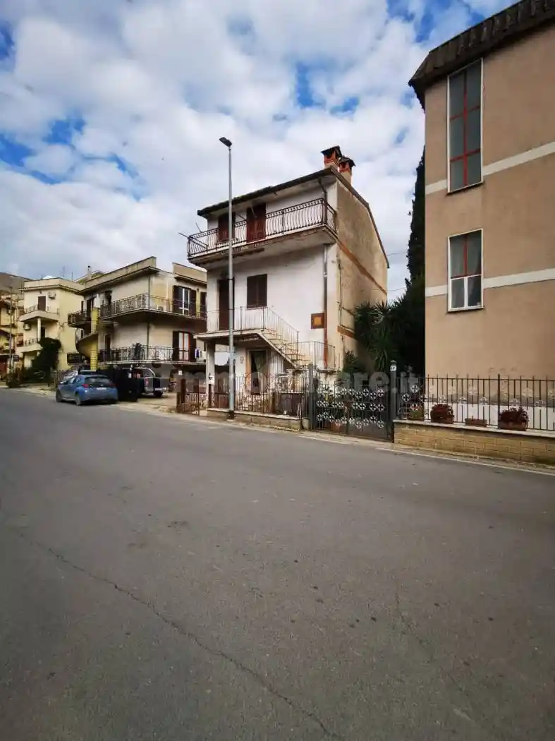 Casa indipendente in vendita a Montelibretti