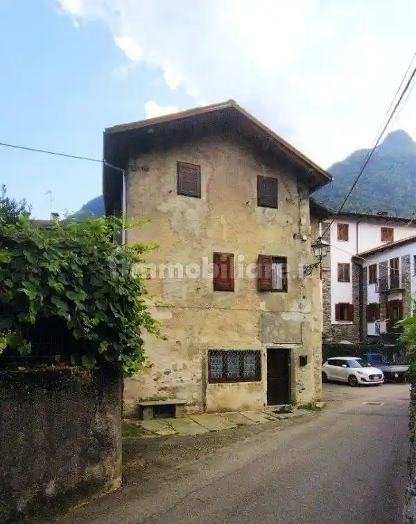 Casa indipendente in vendita a Varallo