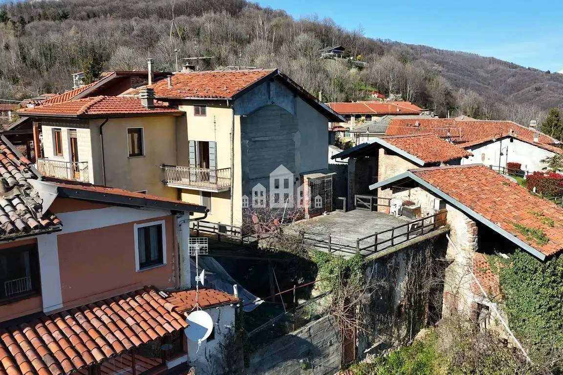 Casa indipendente in vendita a Castelnuovo Nigra