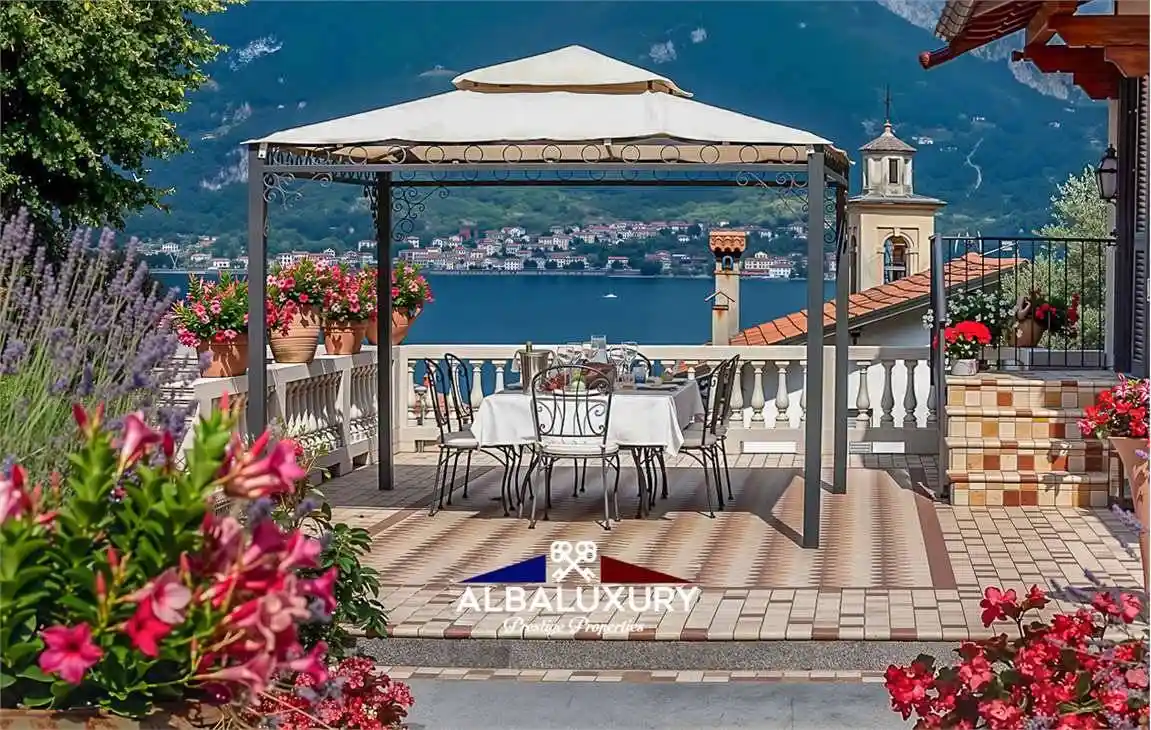 Villa in vendita a Oliveto Lario