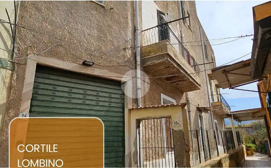 Palazzo - Edificio in vendita a Palermo