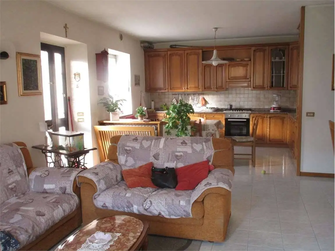 Trilocale via IV Novembre, Camoneone, Capizzone - foto 4