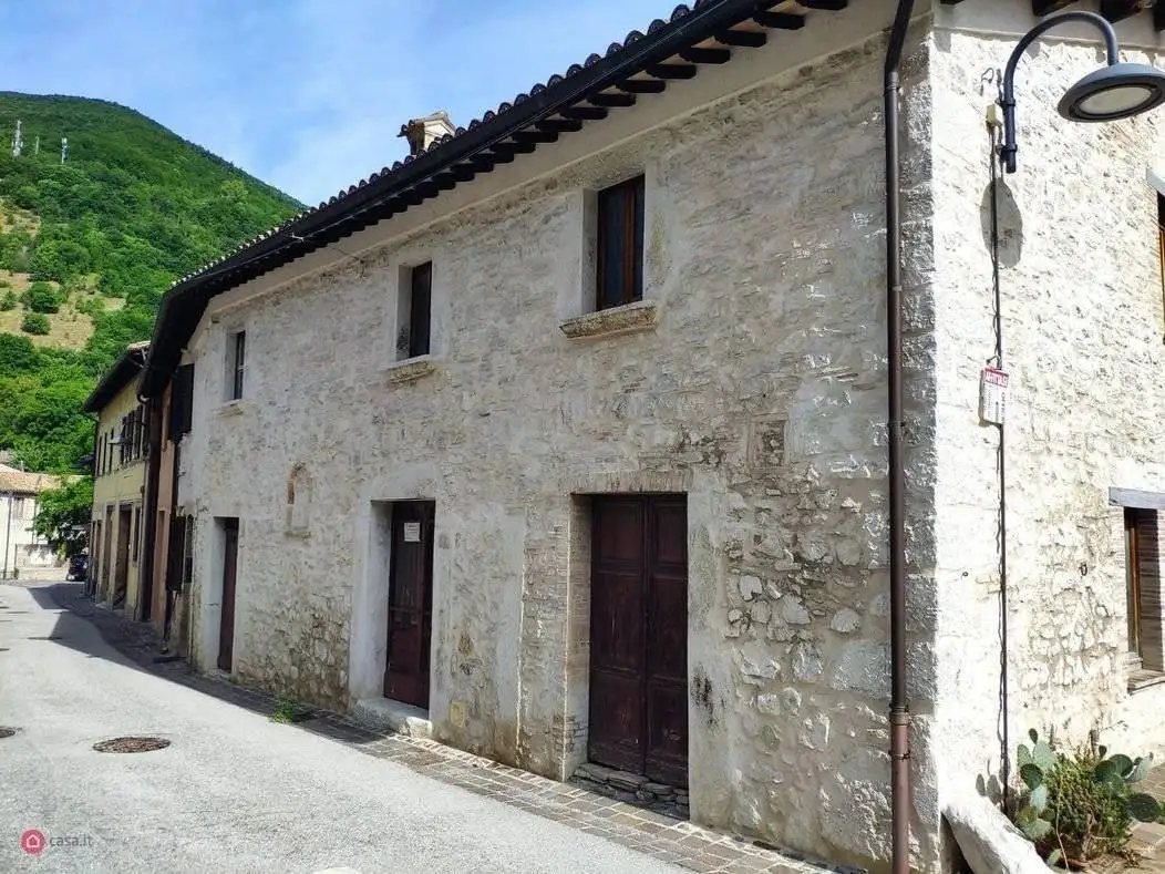 Villa in vendita a Serravalle di Chienti