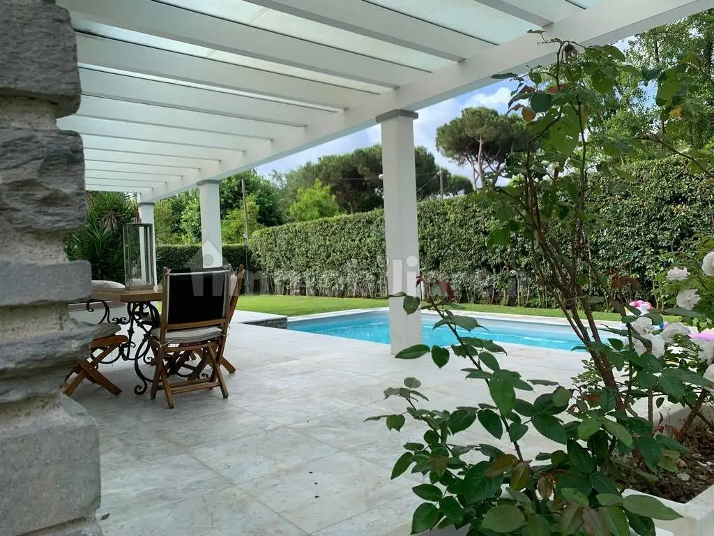 Villa in affitto a Massa