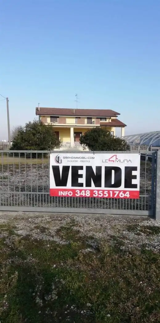 Casa indipendente in vendita a Serravalle a Po