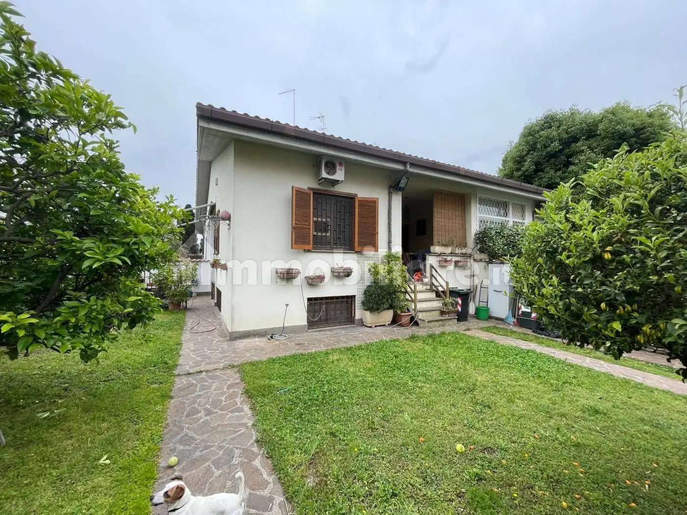 Villa plurifamiliare in vendita a Roma