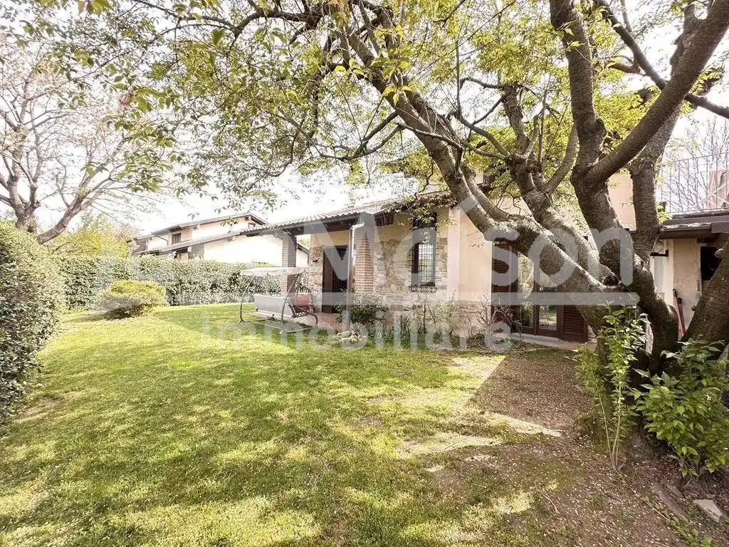 Villa in vendita a Taino