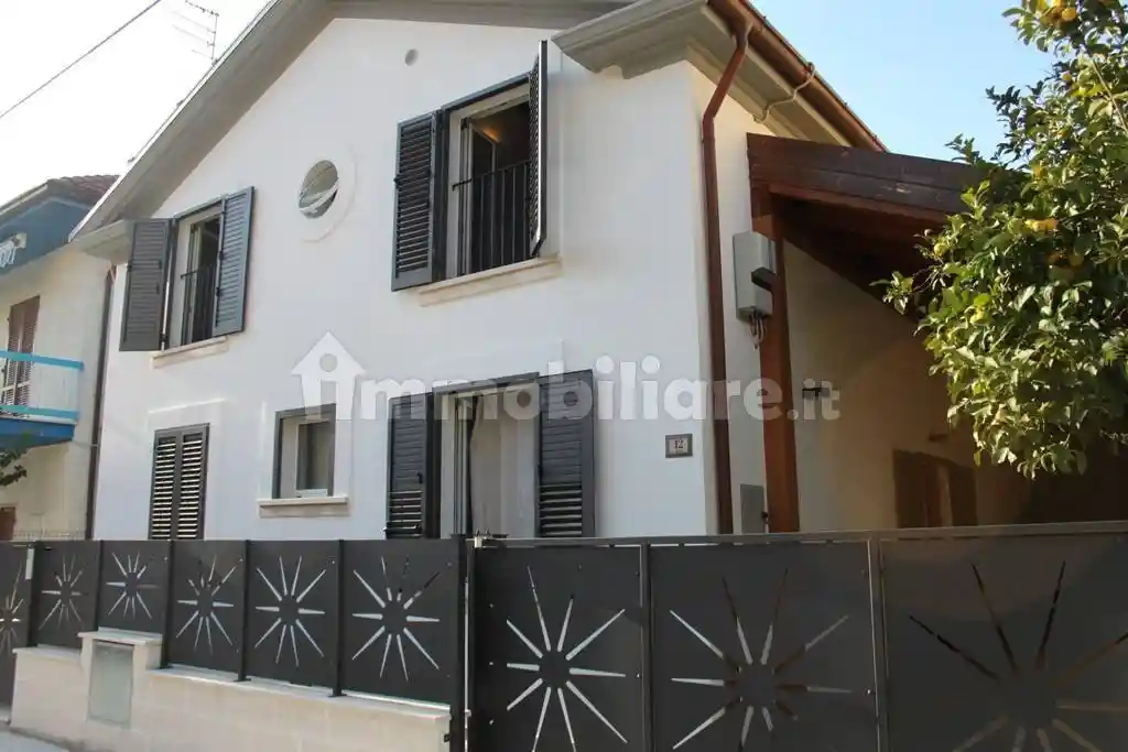 Villa bifamiliare via Marche 12, Lungomare Marconi, Alba Adriatica - foto 2