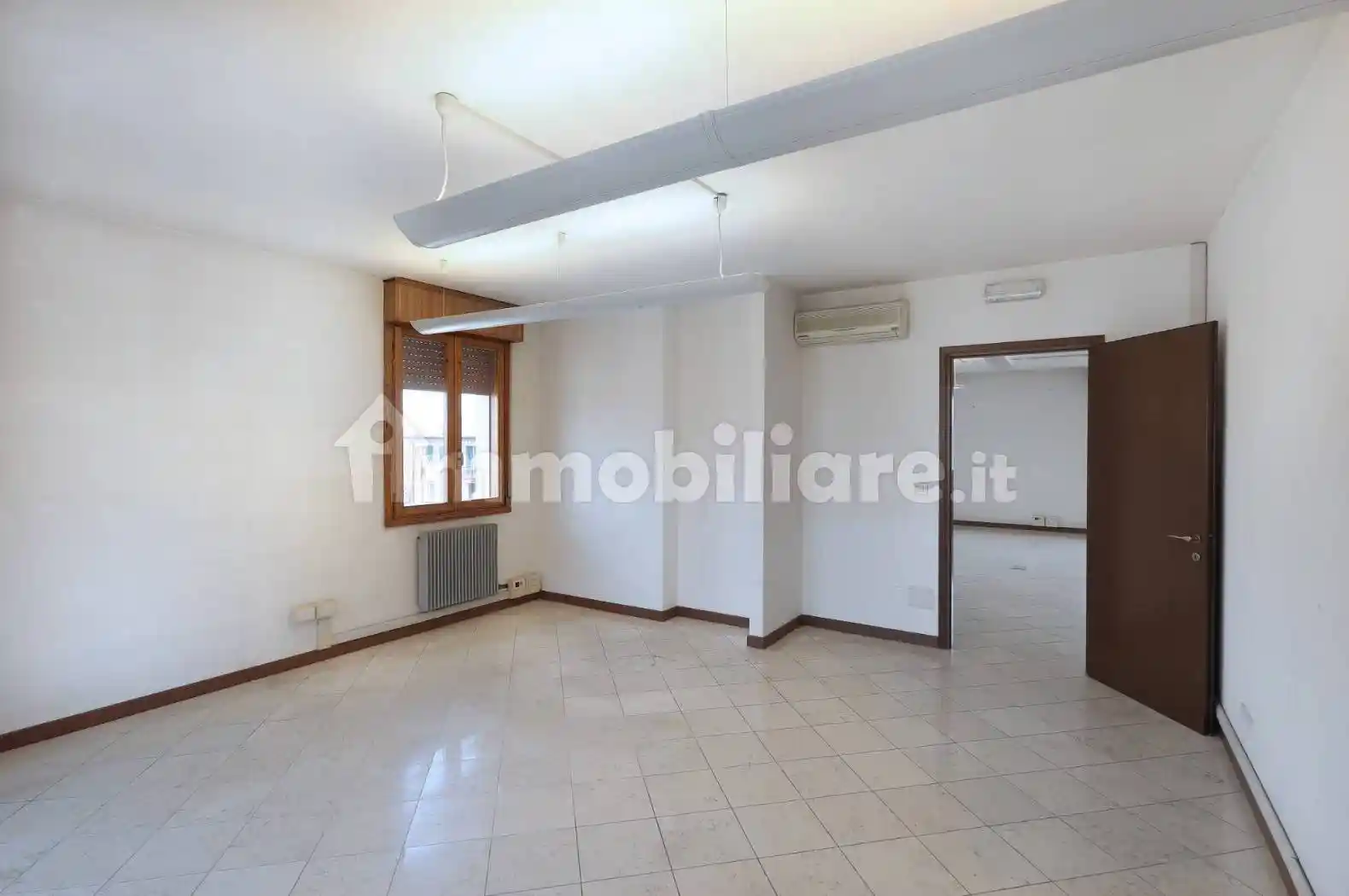 Palazzo - Edificio in Affitto - foto 4