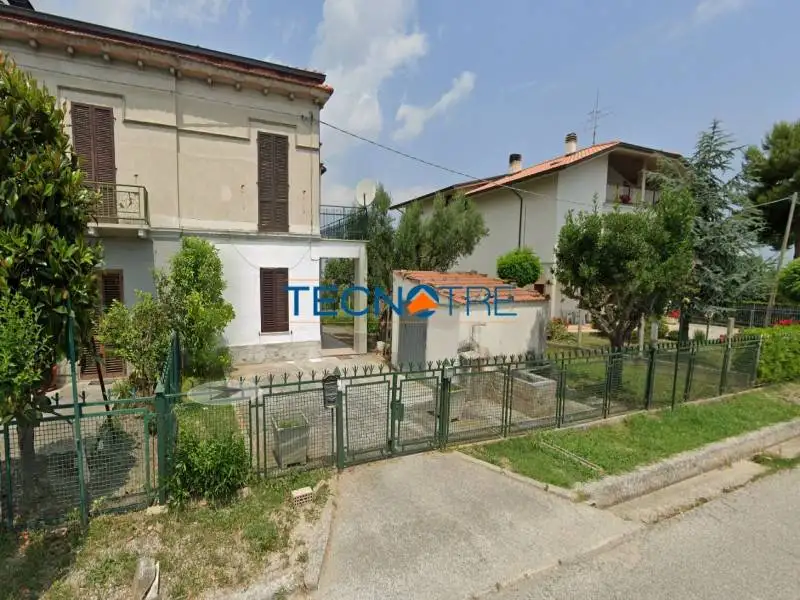 Villa in vendita a Bellante