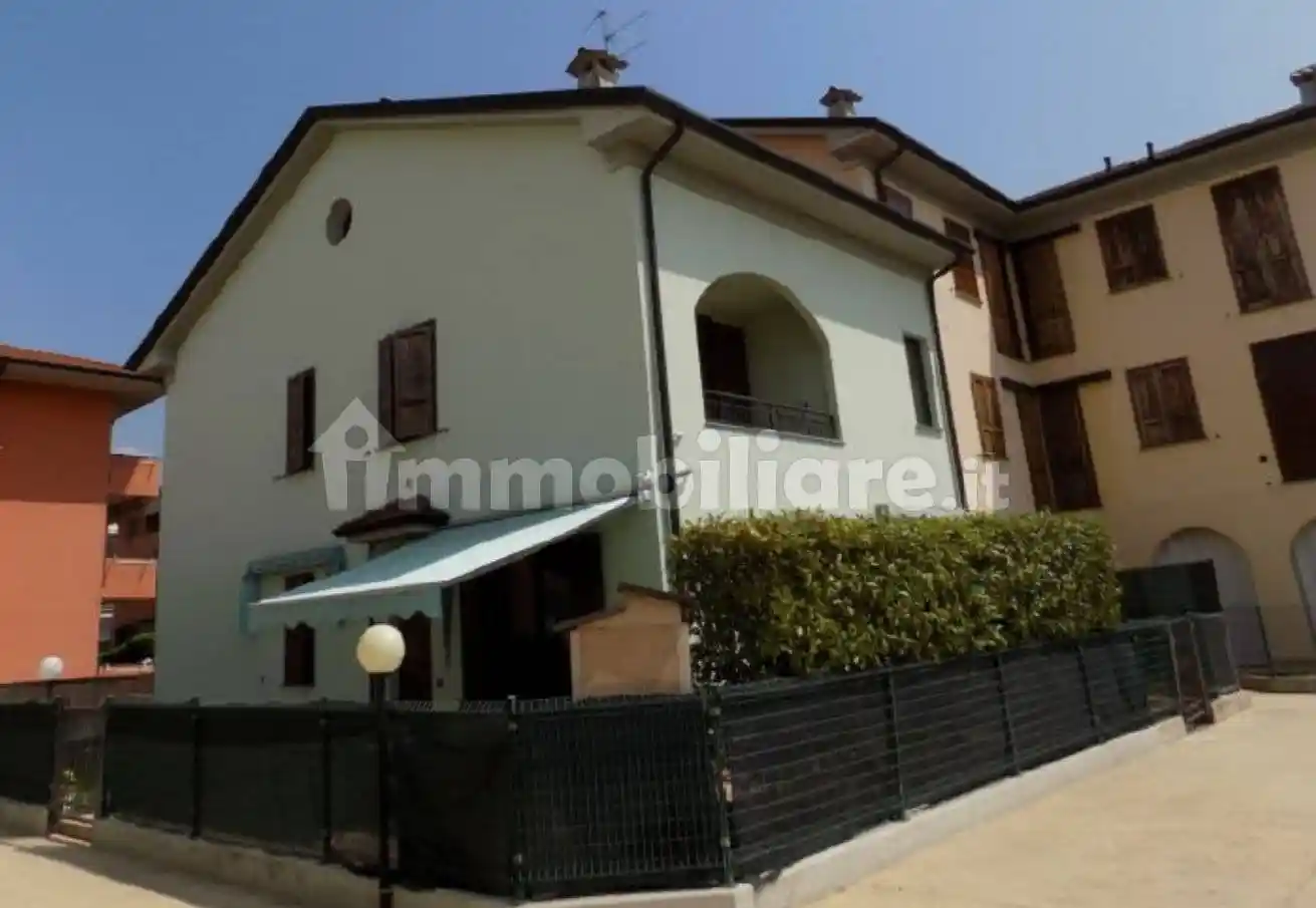 Appartamento in vendita a Bonate Sotto