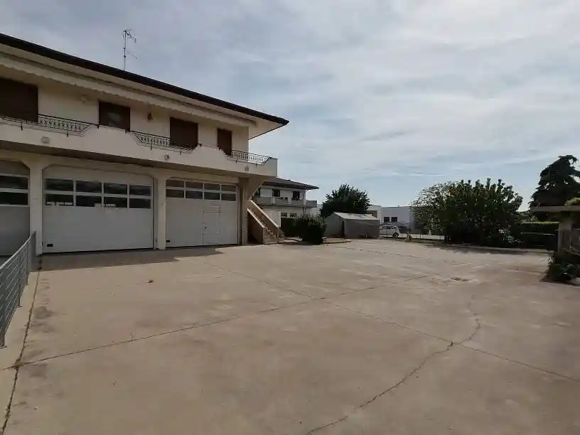 Casa indipendente in vendita a Montecchia di Crosara