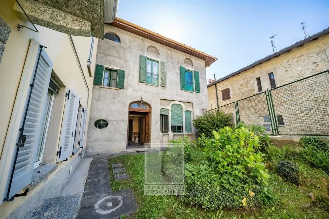 Casa indipendente in vendita a Colle Brianza