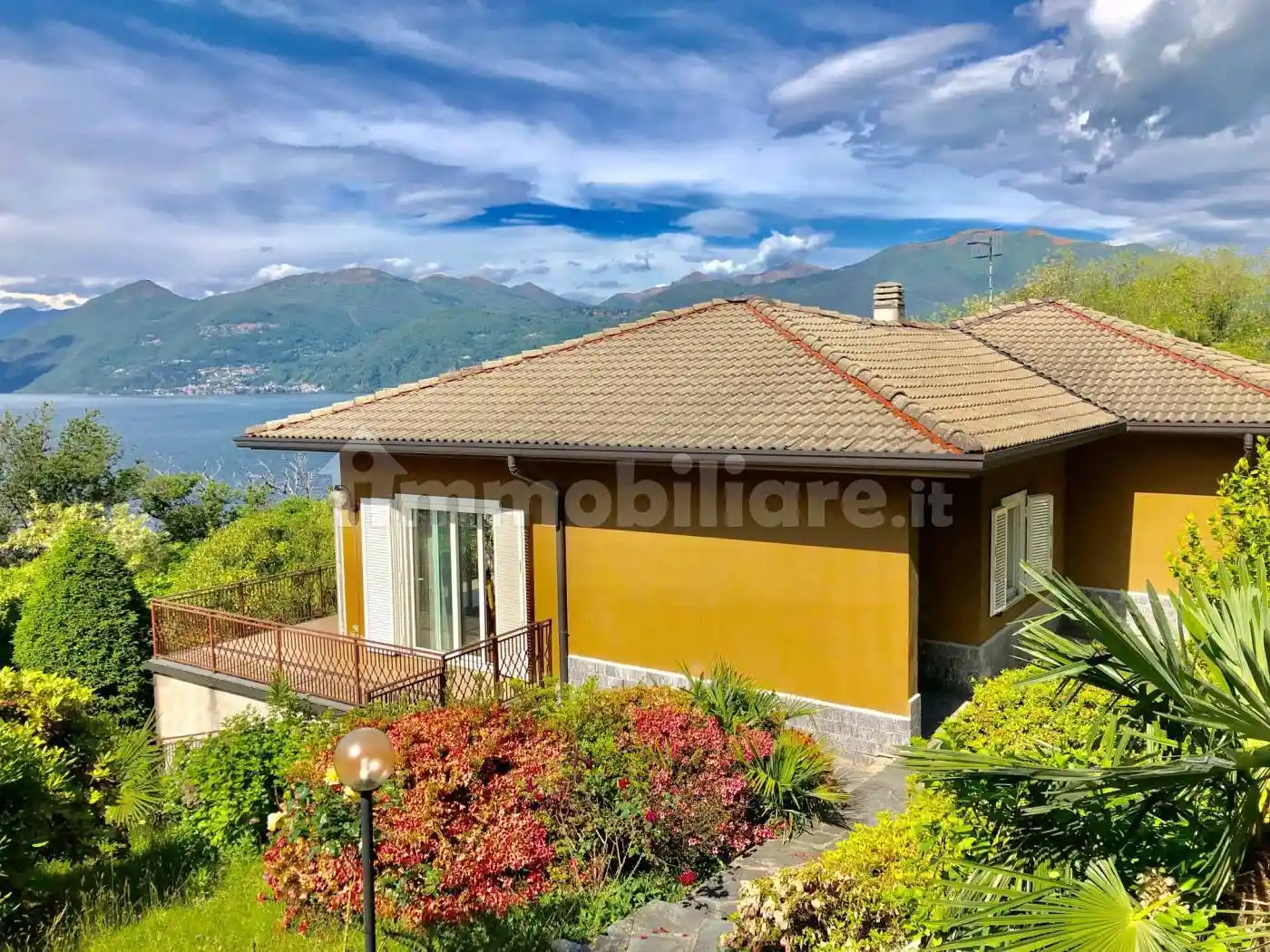 Villa in vendita a Brezzo di Bedero