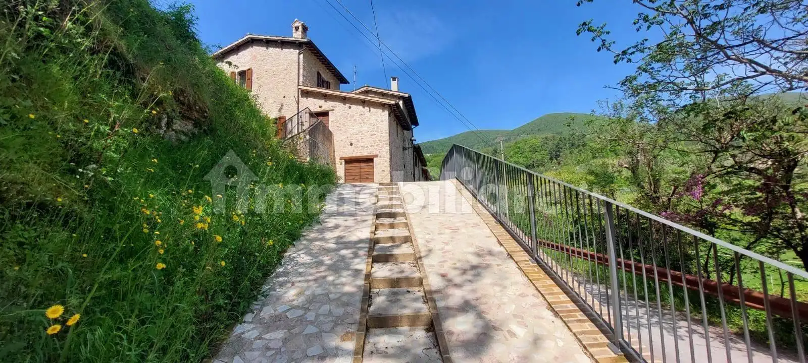 Rustico - Casale in vendita a Sant'Anatolia di Narco