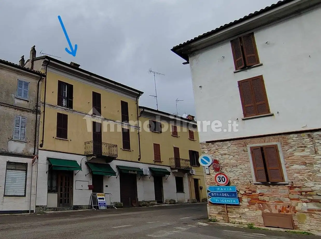 Casa indipendente in vendita a Rovescala