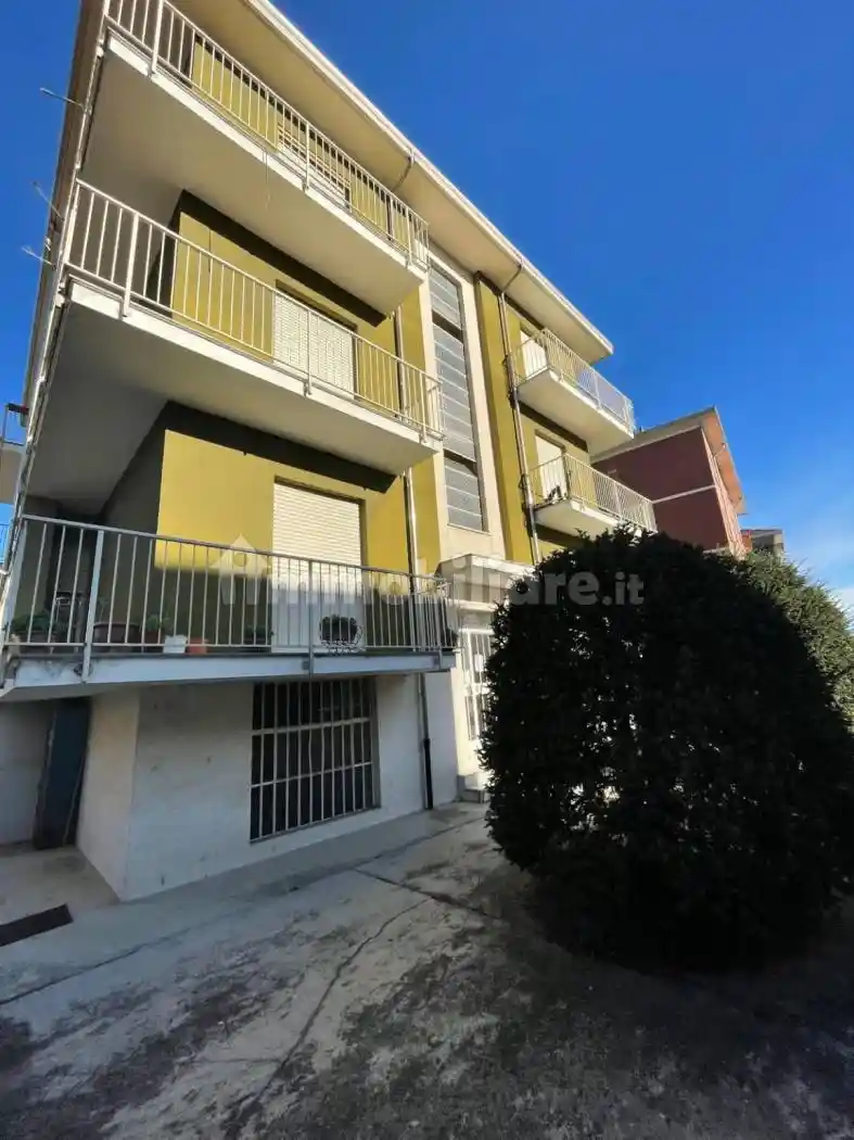 Palazzo - Edificio in vendita a Valenza