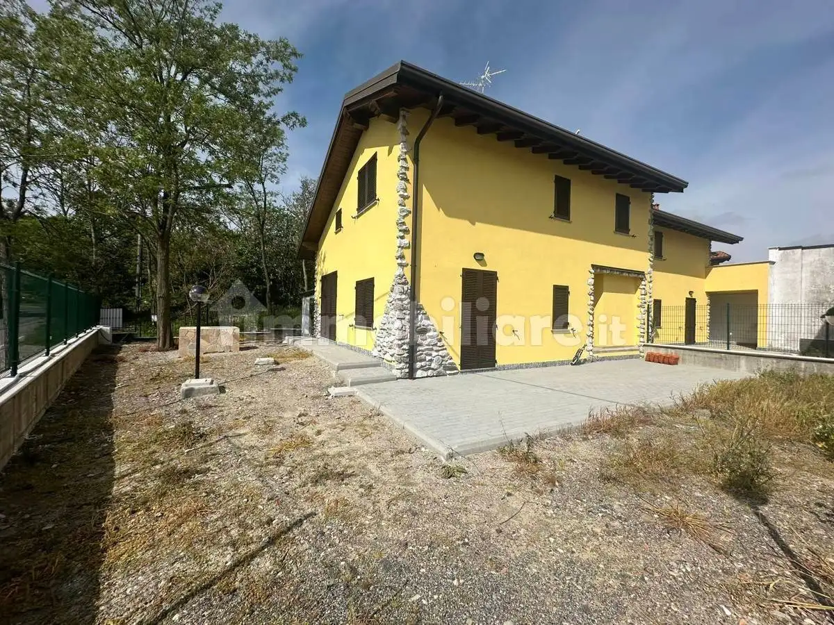 Villa in vendita a Montecalvo Versiggia