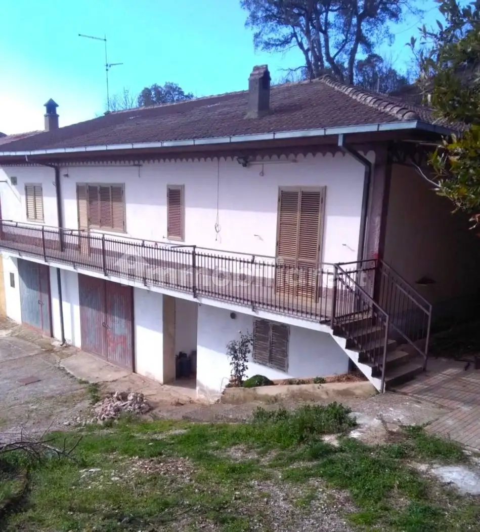 Villa in vendita a Rose