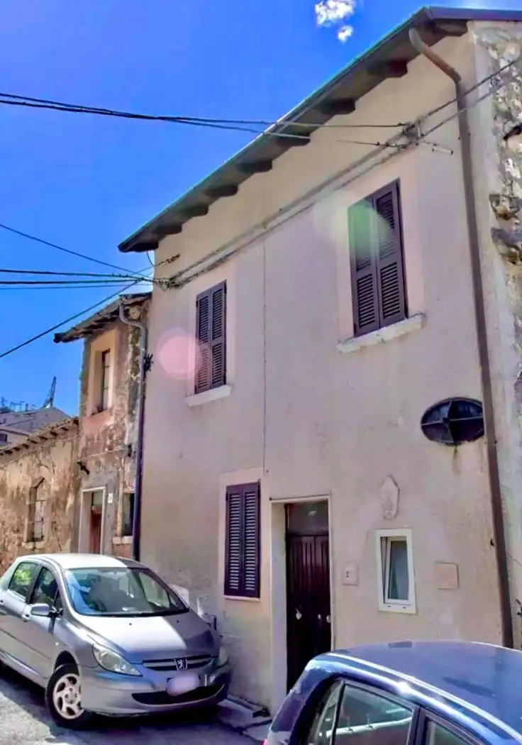 Villa in vendita a Magliano de' Marsi