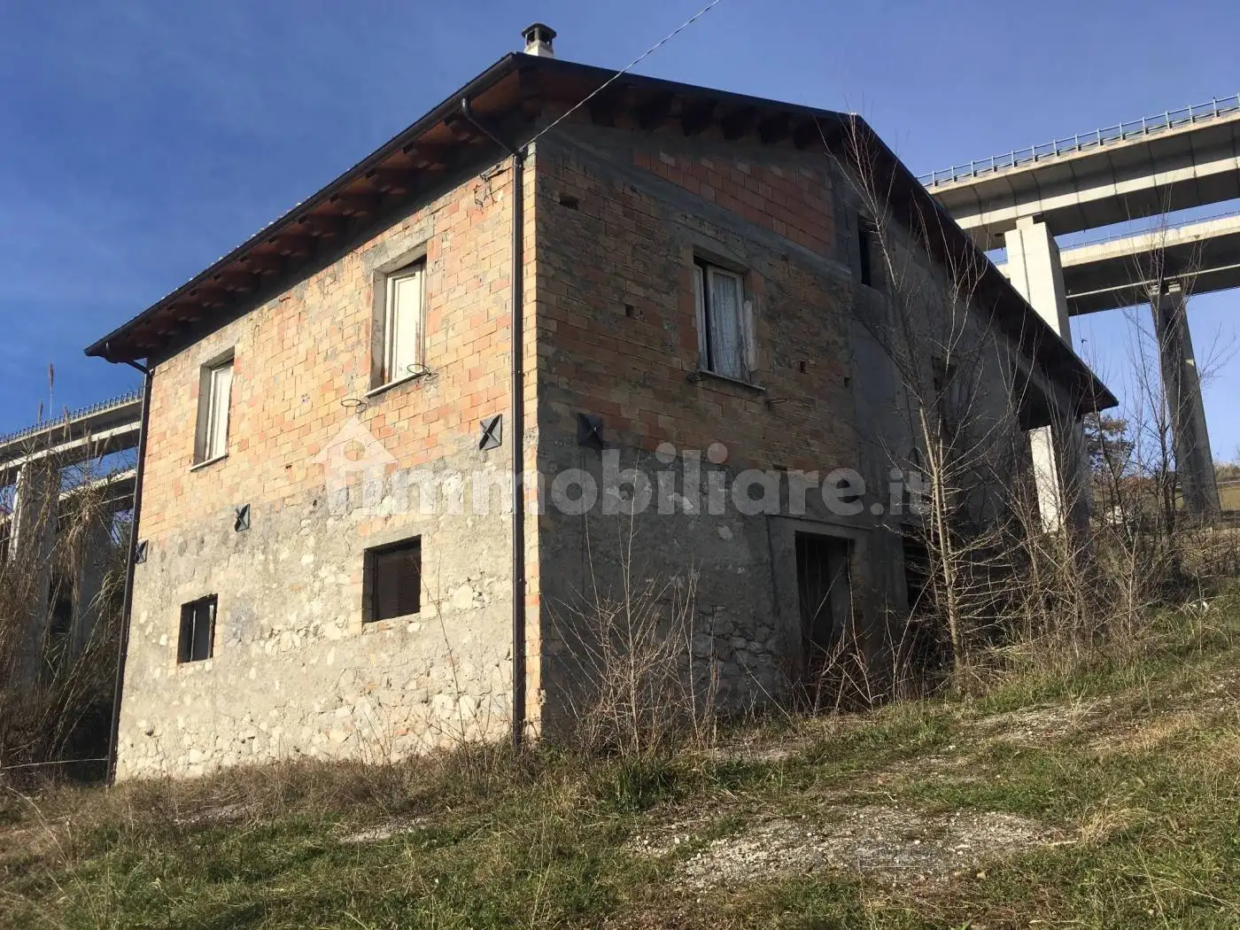 Rustico - Casale in vendita a Colledara