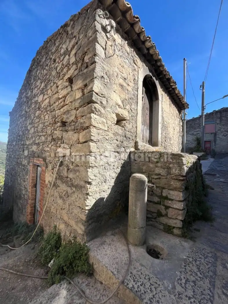 Rustico - Casale in vendita a Montalbano Elicona