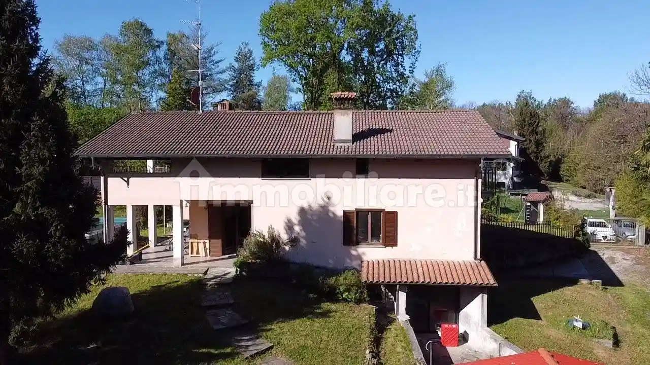 Villa in vendita a Agrate Conturbia