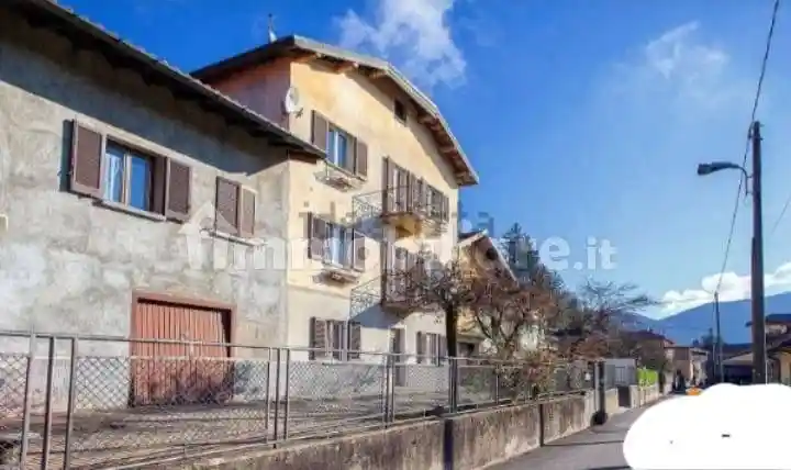 Palazzo - Edificio in vendita a Cugliate-Fabiasco