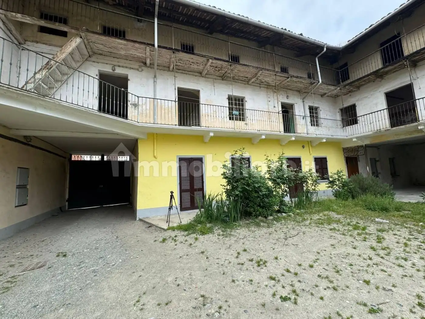Palazzo - Edificio in vendita a Albiano d'Ivrea