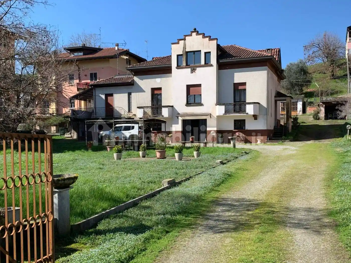 Villa in vendita a Oleggio