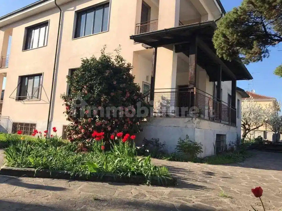 Casa indipendente in vendita a Santo Stefano Ticino