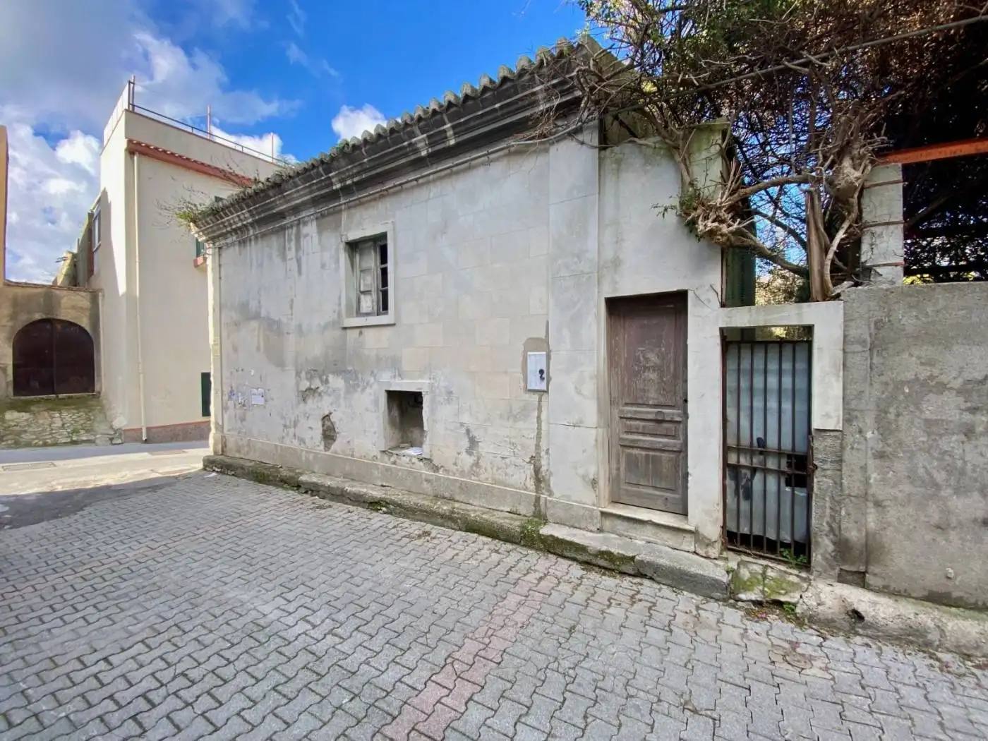 Palazzo - Edificio in vendita a Messina