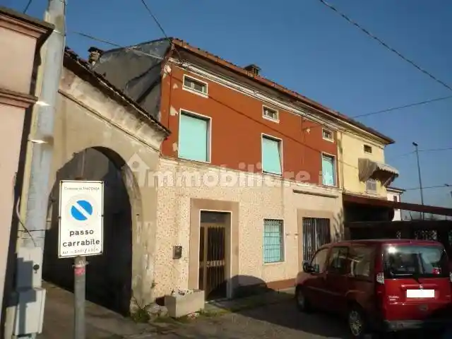 Terratetto unifamiliare 160 m², da ristrutturare, Roncaglia - Borghetto, Piacenza - foto 2