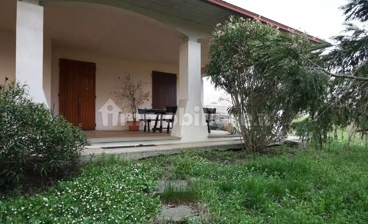 Villa in vendita a Torrile