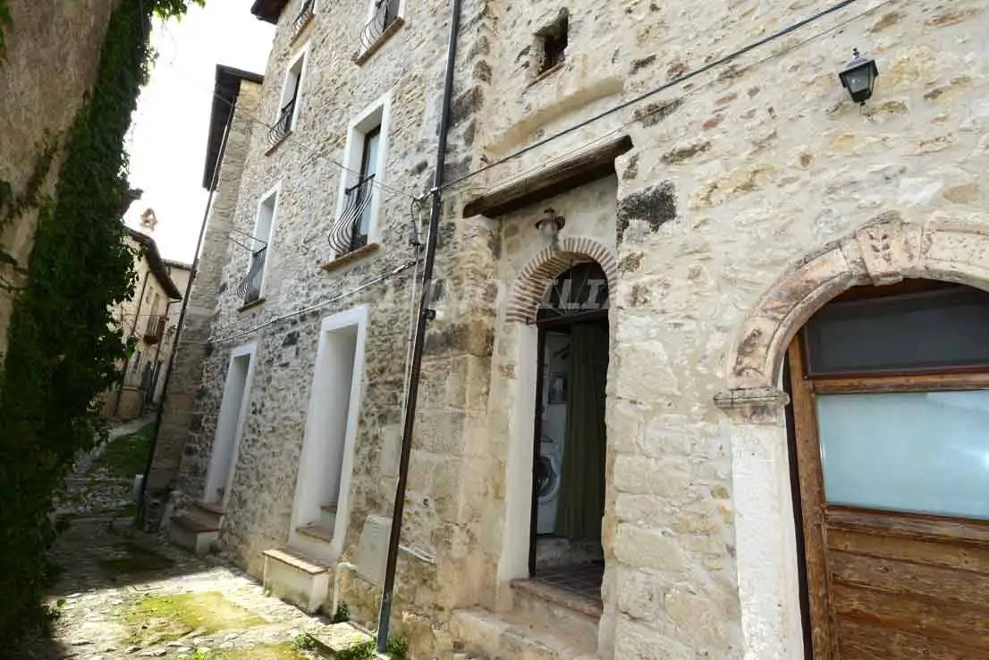 Casa indipendente in vendita a Ovindoli