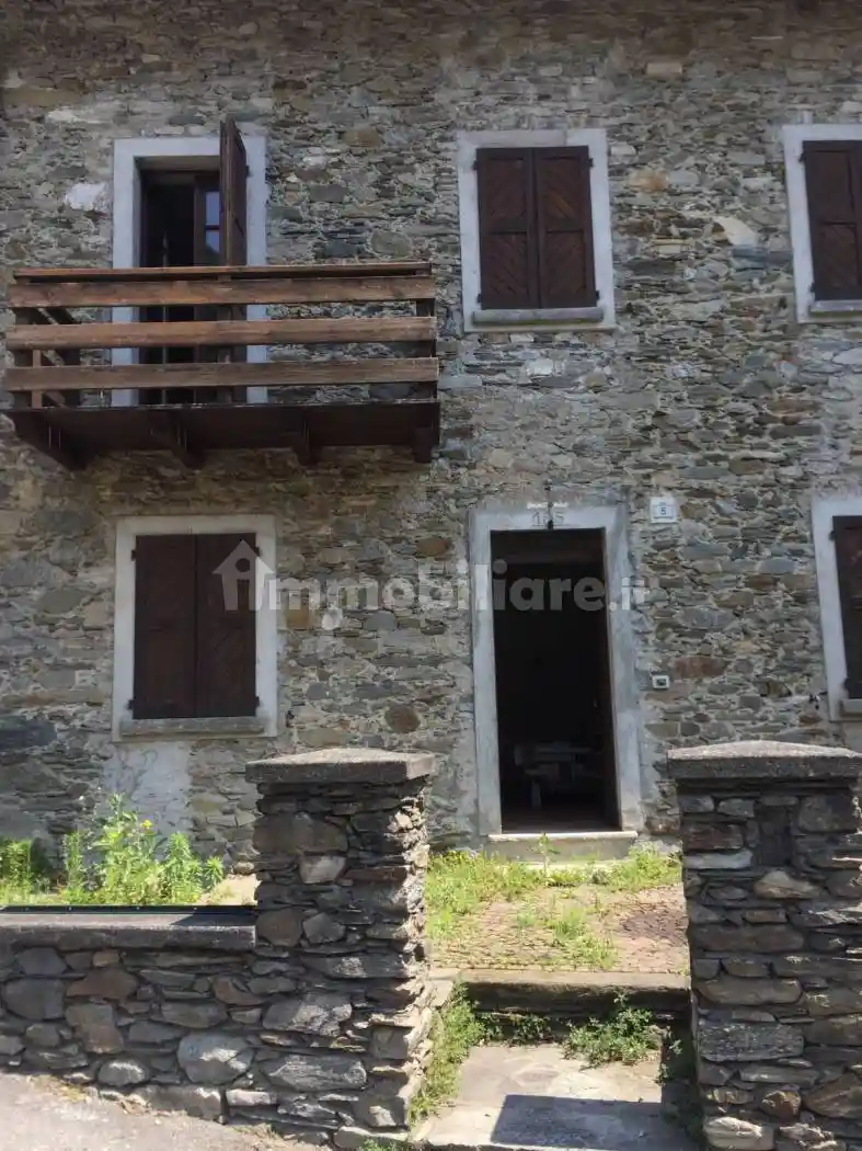 Casa indipendente in vendita a Buglio in Monte