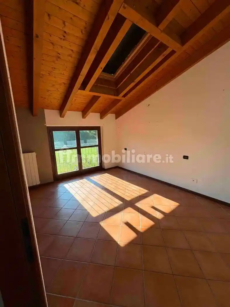 Mansarda via Sotto Campagna 75, Comabbio - foto 3