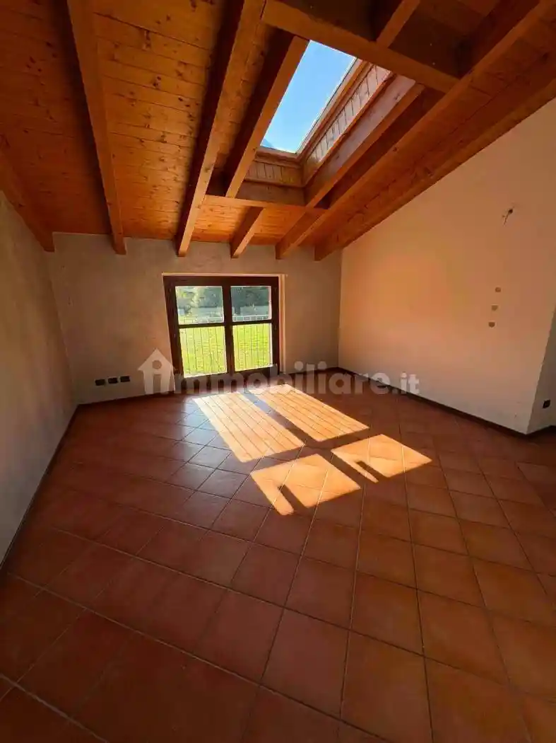 Mansarda via Sotto Campagna 75, Comabbio - foto 4