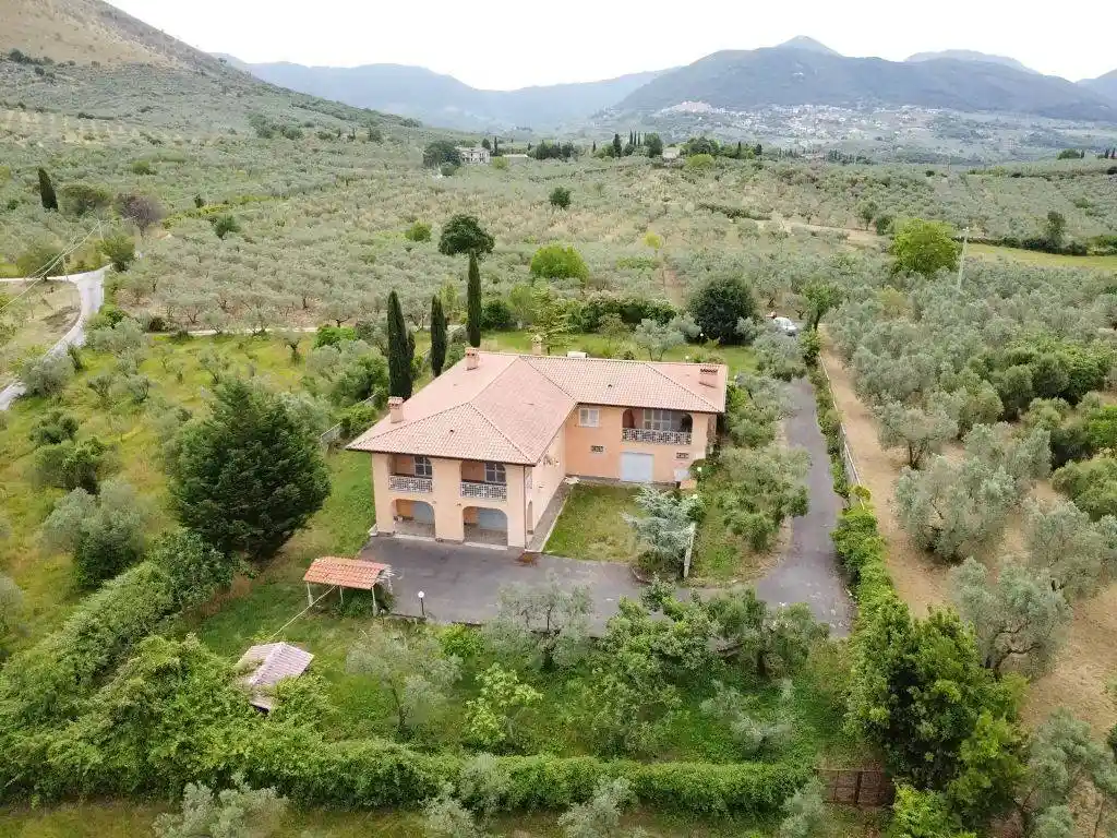 Villa in vendita a Scandriglia