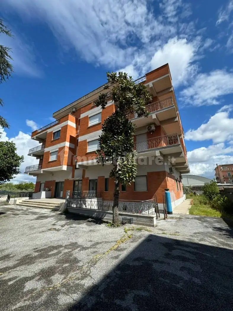 Palazzo - Edificio in vendita a Roma