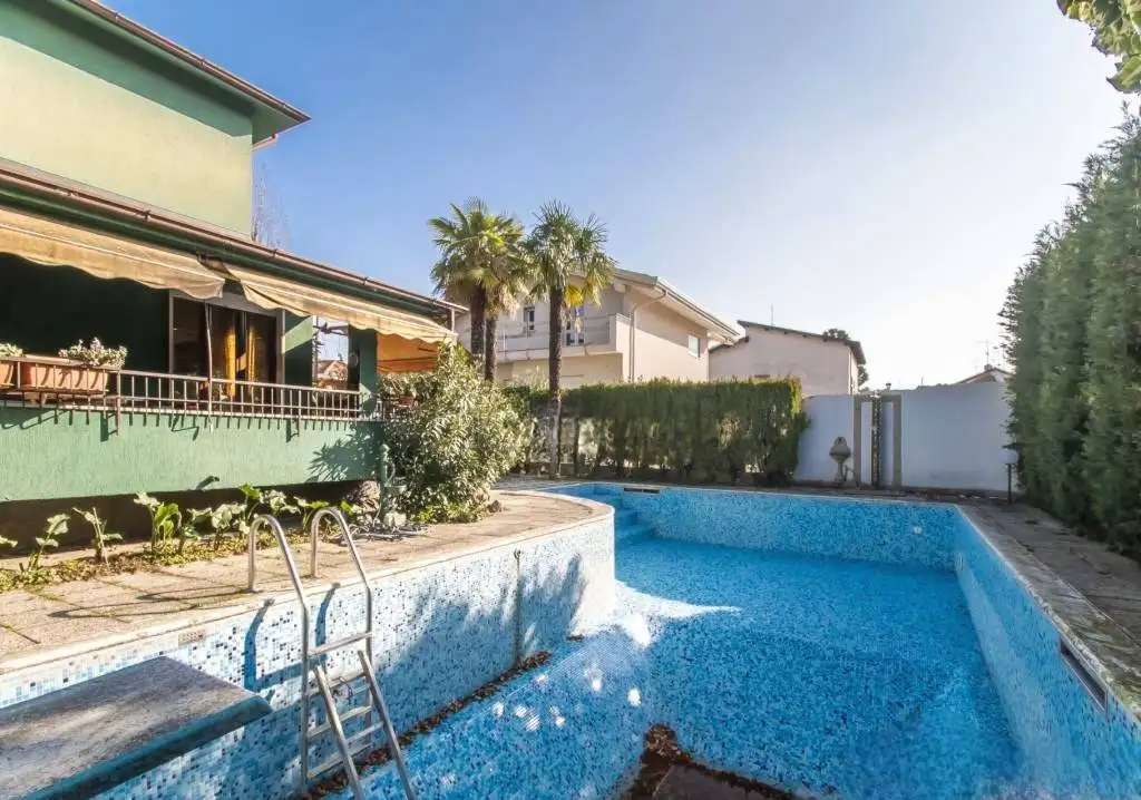 Villa in vendita a Legnano