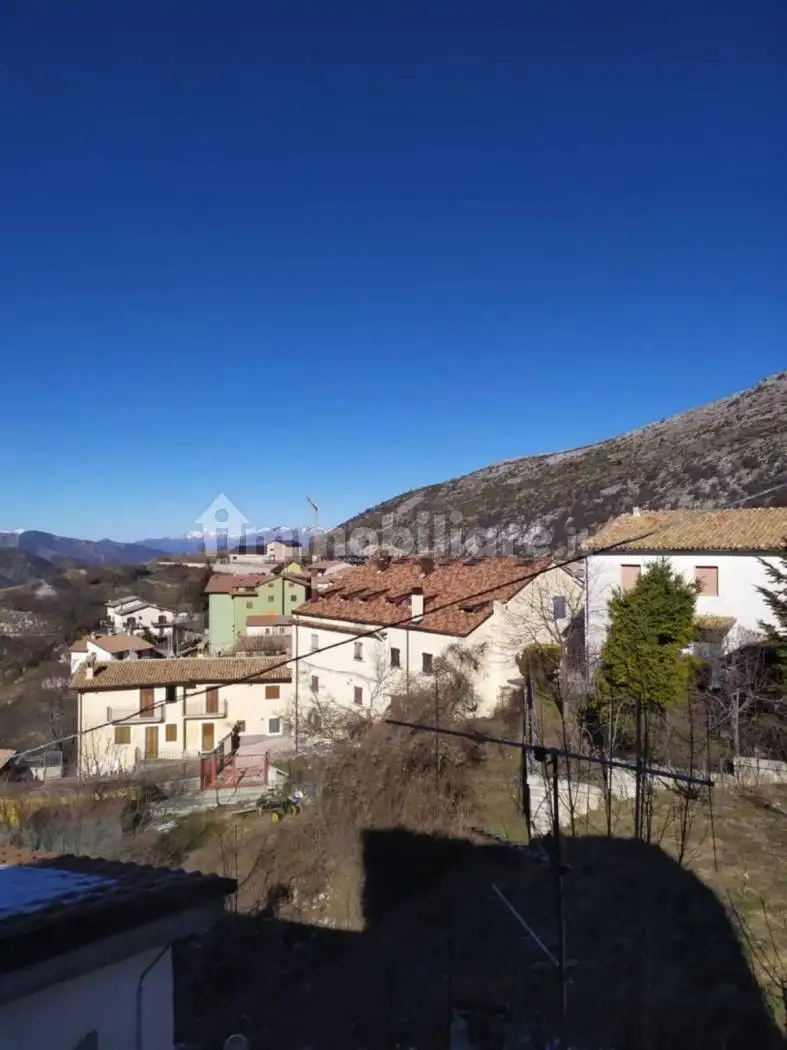 Appartamento in vendita a Lucoli