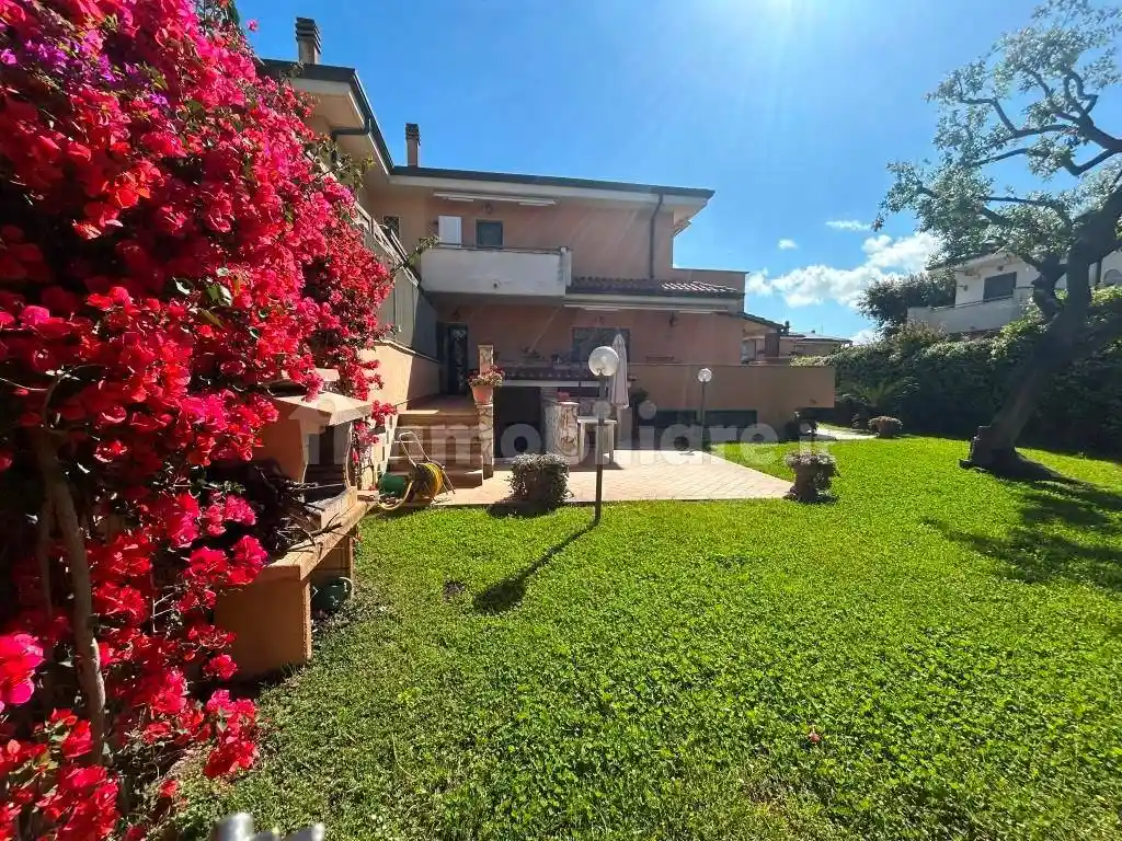Villa in affitto a Fiumicino