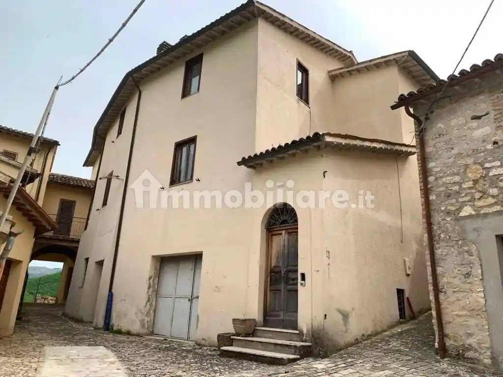 Appartamento in vendita a Sellano