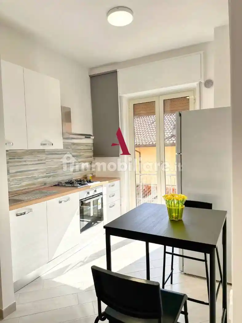 Bilocale via Umberto I 168, Emanuele II, C. Colombo, Morelli e Silvati, Avellino - foto 3