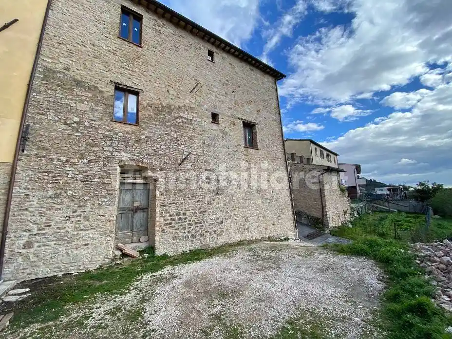 Rustico - Casale in vendita a Foligno