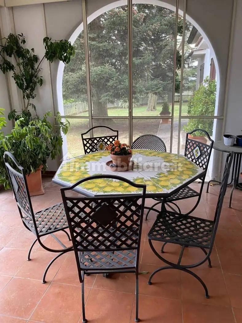 Villa in affitto a Pomezia