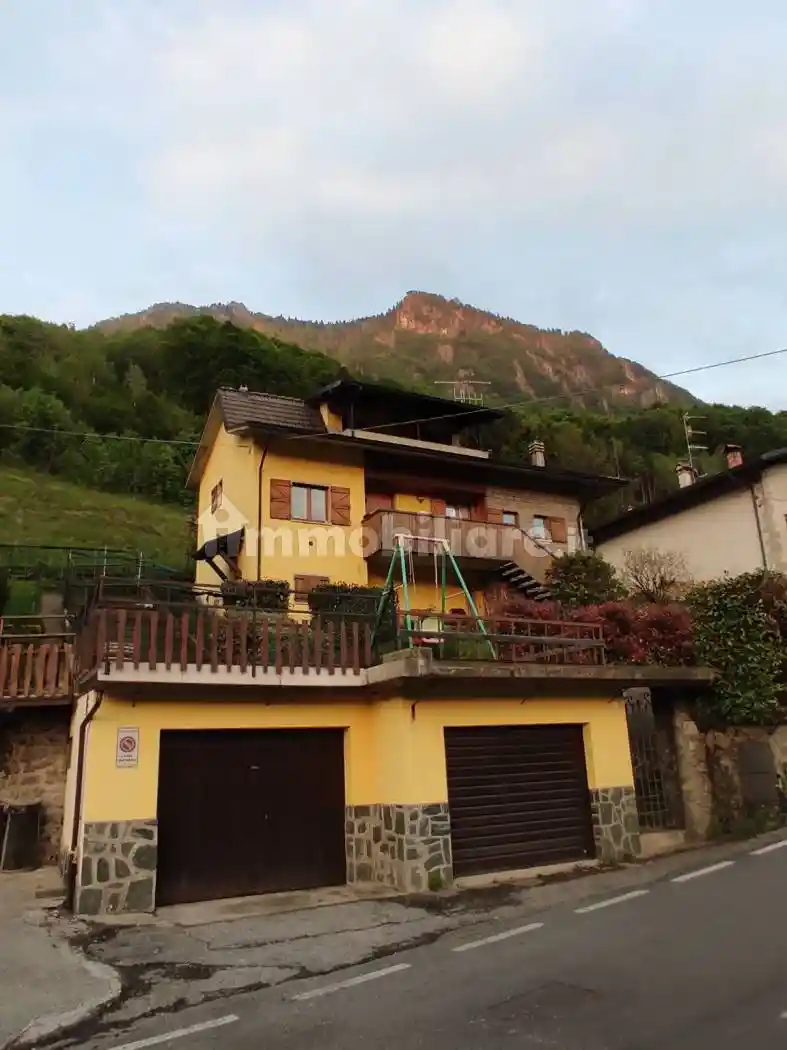 Villa in vendita a Serina