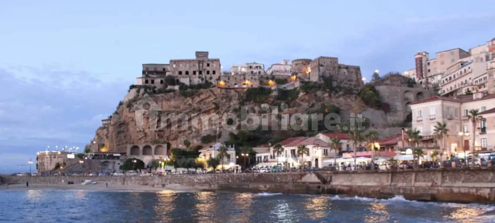 Palazzo - Edificio in vendita a Pizzo